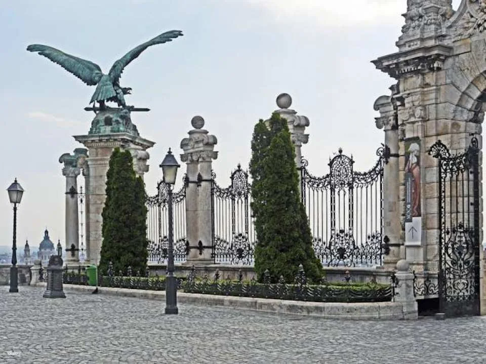 Buda Castle 3-hour tour with a friendly historian