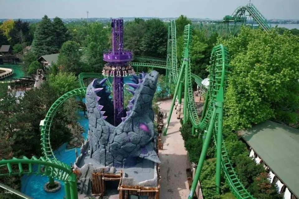 Gardaland and optional SEA LIFE Aquarium entrance ticket