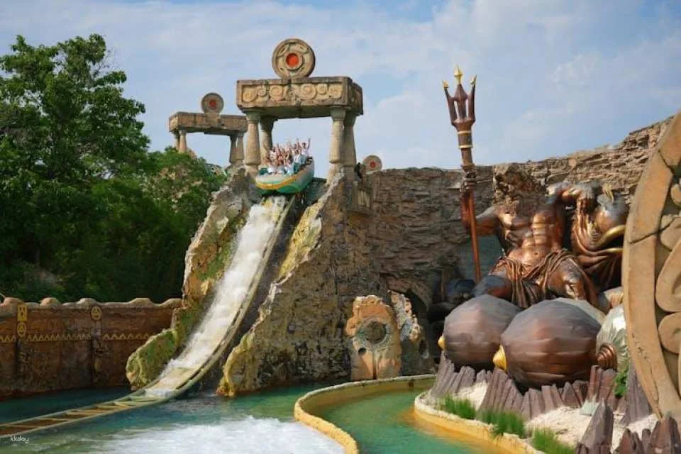 Gardaland and optional SEA LIFE Aquarium entrance ticket