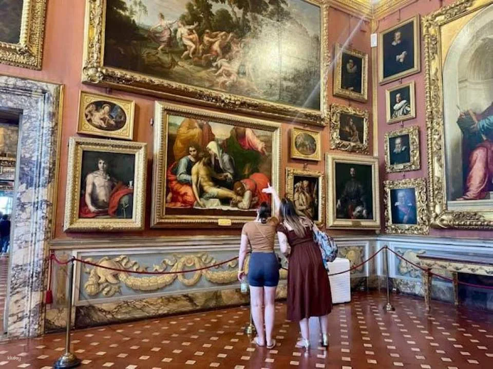 Pitti Palace private tour and Boboli Gardens tickets