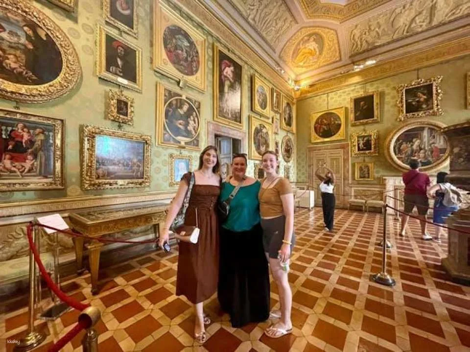 Pitti Palace private tour and Boboli Gardens tickets