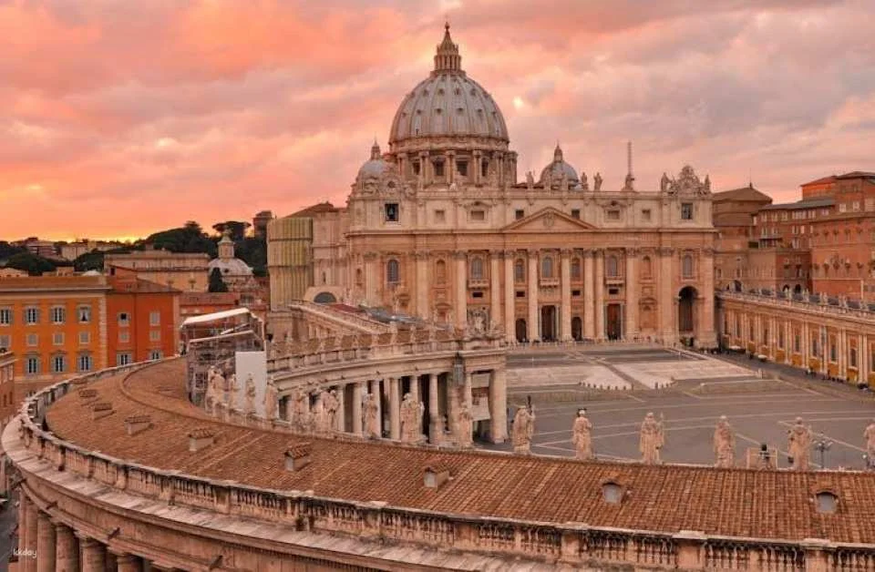 Colosseum, Roman Forum and Palatine tour with Vatican Museums upgrade