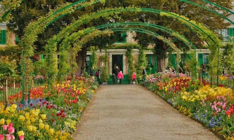 Half-Day Guided Tour of Monet's House in Giverny from Paris