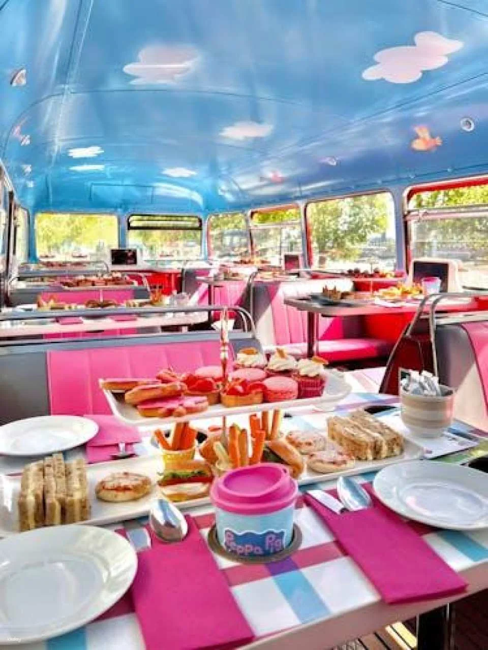 Peppa Pig afternoon tea bus tour in London