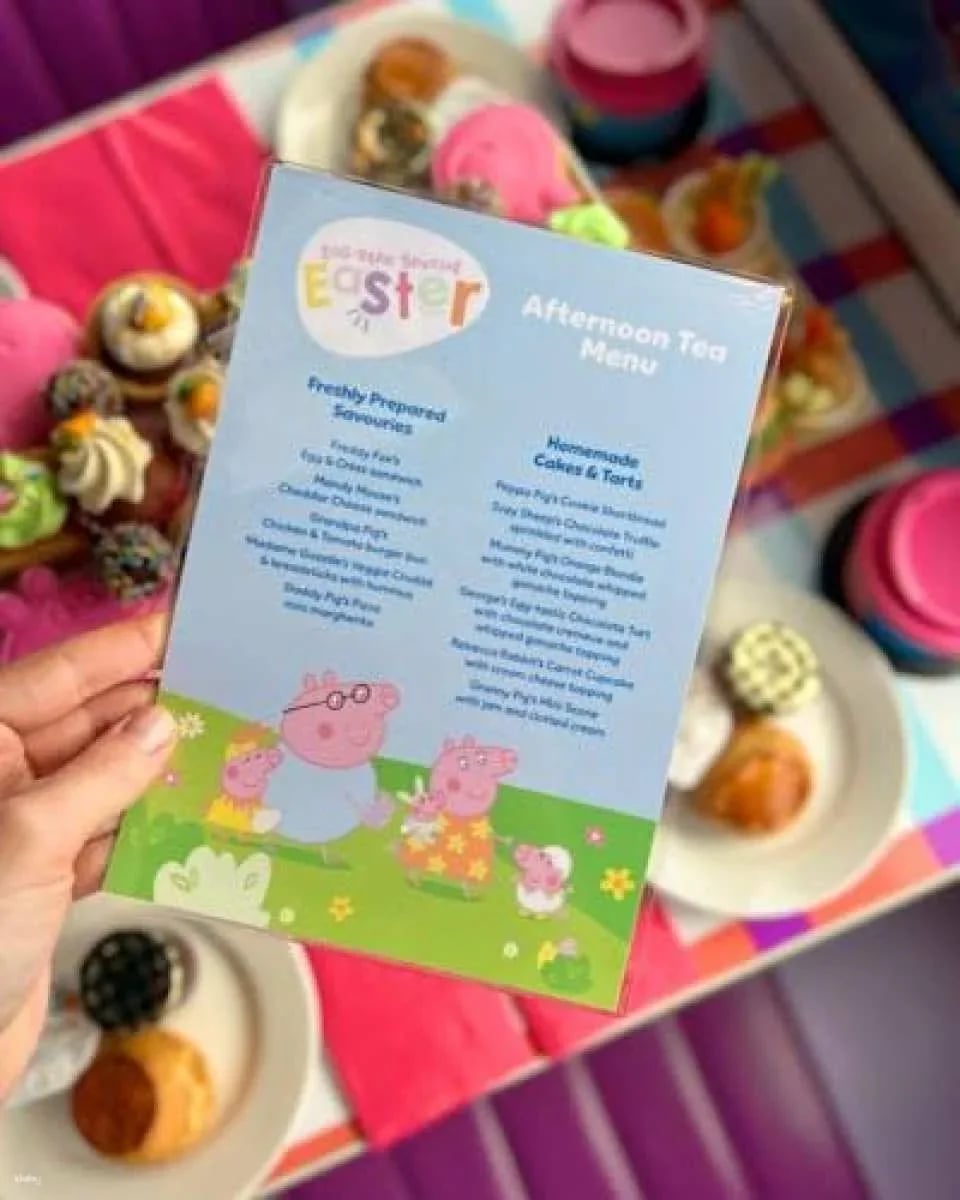 Peppa Pig afternoon tea bus tour in London