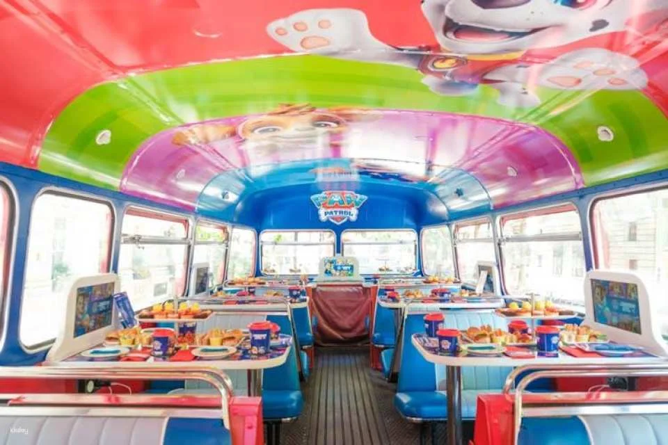 Peppa Pig afternoon tea bus tour in London