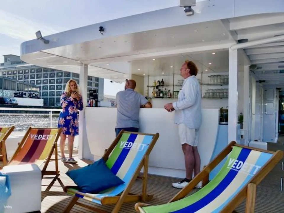 Solar-powered cruise on Berlin's Spree River