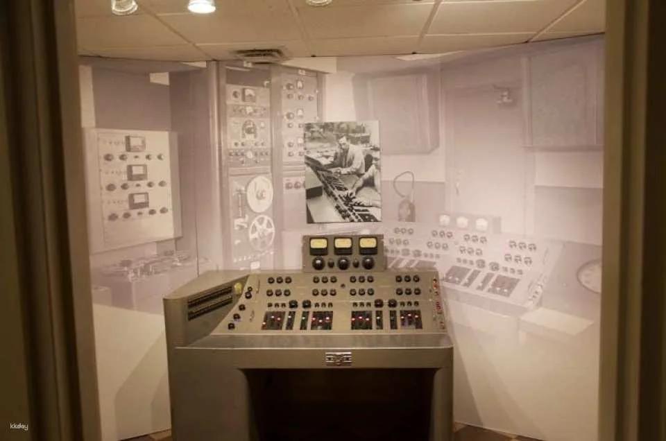 Country Hall of Fame, RCA studio B and Hatch Show Print tour
