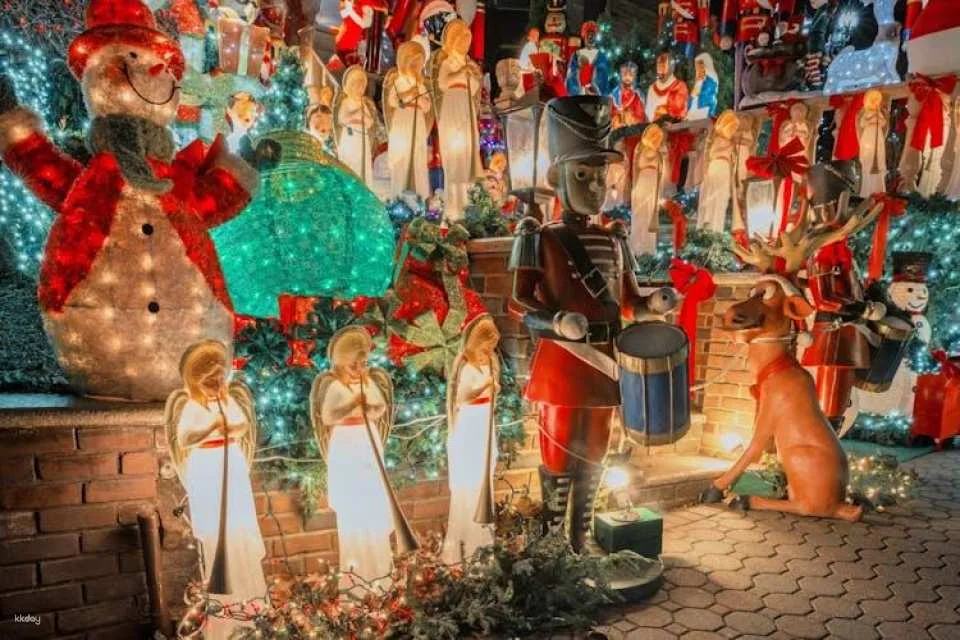 NYC Dyker Heights luxury holiday lights tour and hot cocoa