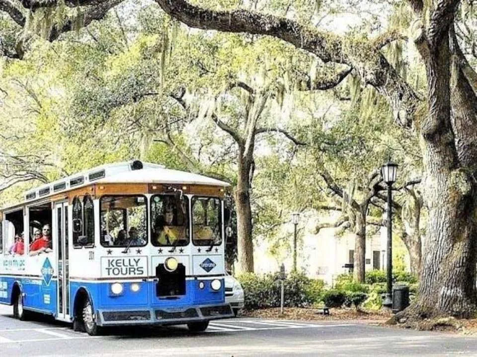 Savannah Walking and Bus Tour to Learn about Slavery