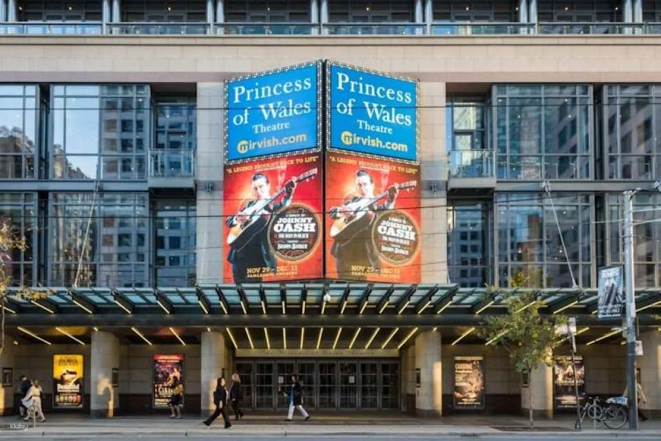 90-minute Toronto express city tour with photo stop at City Hall