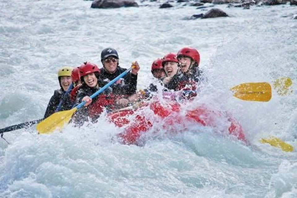 Sunwapta river's Class 3 rapids rafting
