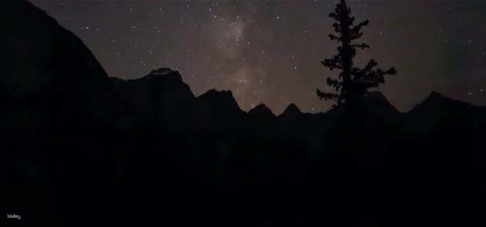 Sunset and stargazing tour at Moraine Lake