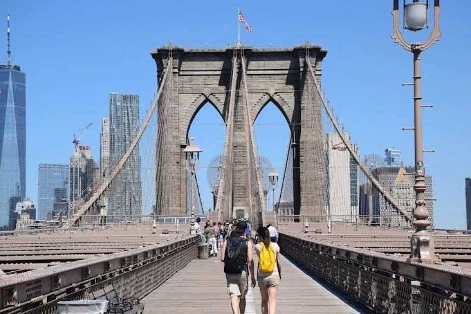 Brooklyn Bridge, Statue of Liberty, and Manhattan Walking Tour