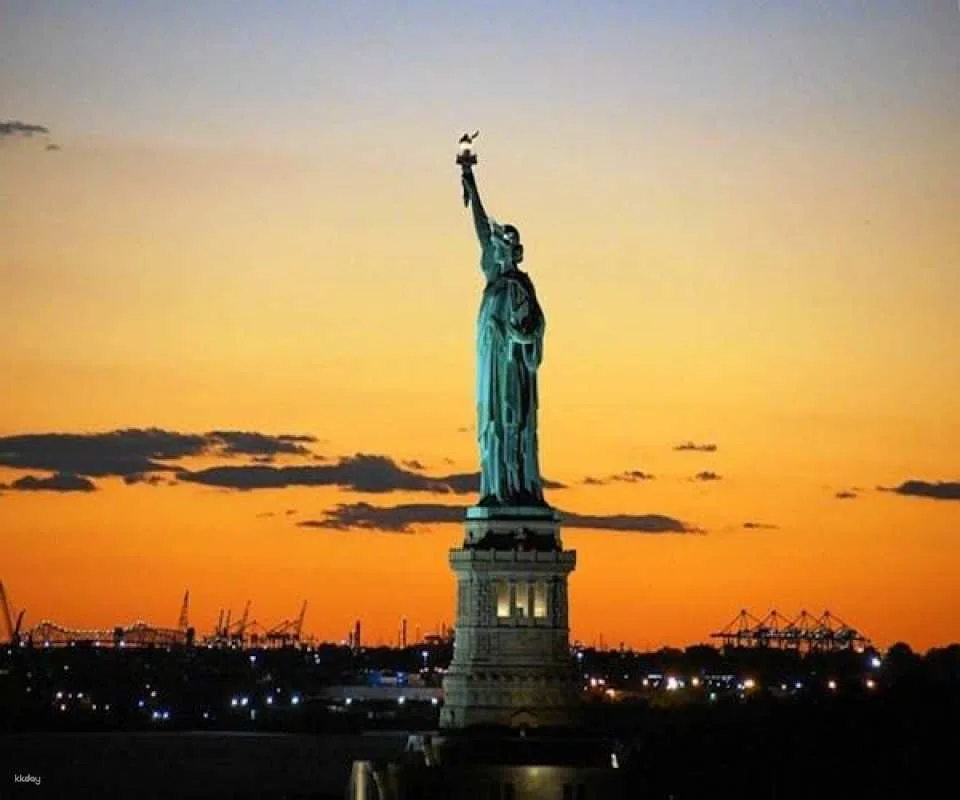 Brooklyn Bridge, Statue of Liberty, and Manhattan Walking Tour