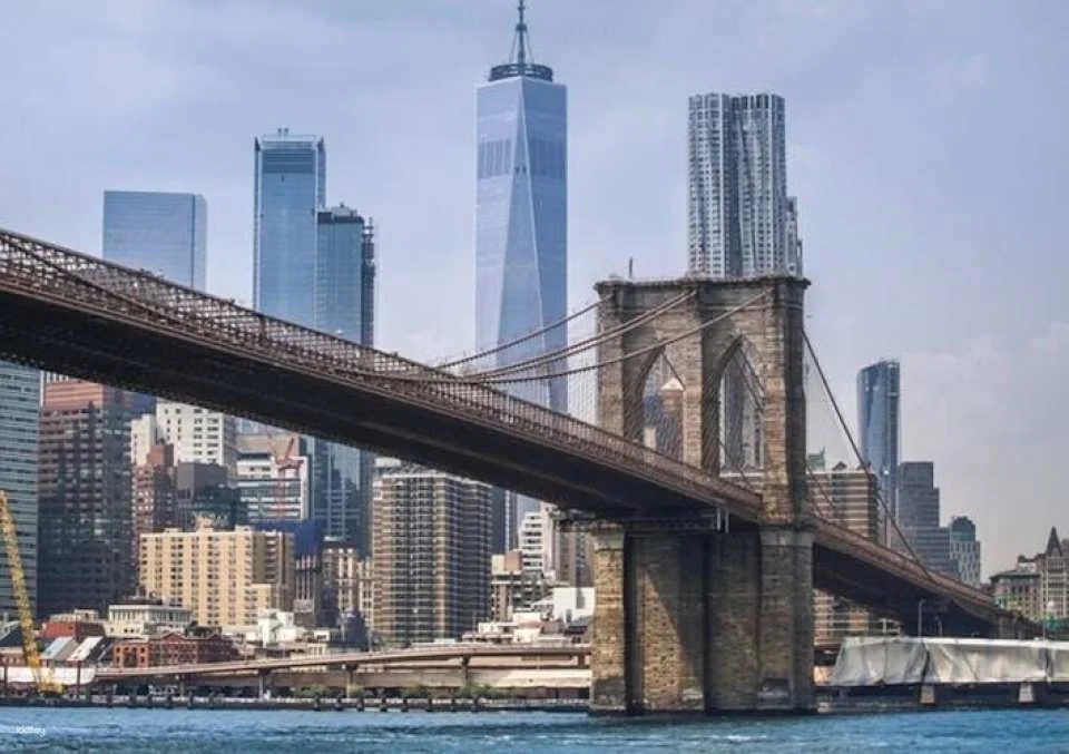 Brooklyn Bridge, Statue of Liberty, and Manhattan Walking Tour