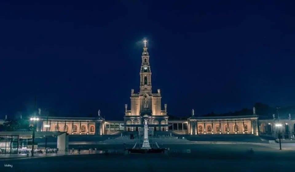 Sanctuary Fátima and Little Shepherd Town guided tour