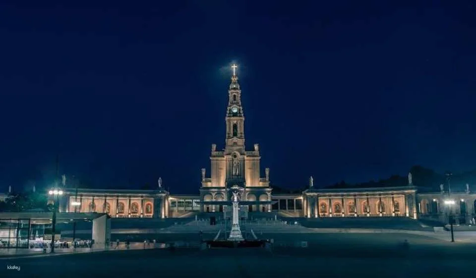 Sanctuary Fátima and Little Shepherd Town guided tour