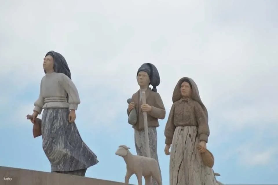 Sanctuary Fátima and Little Shepherd Town guided tour
