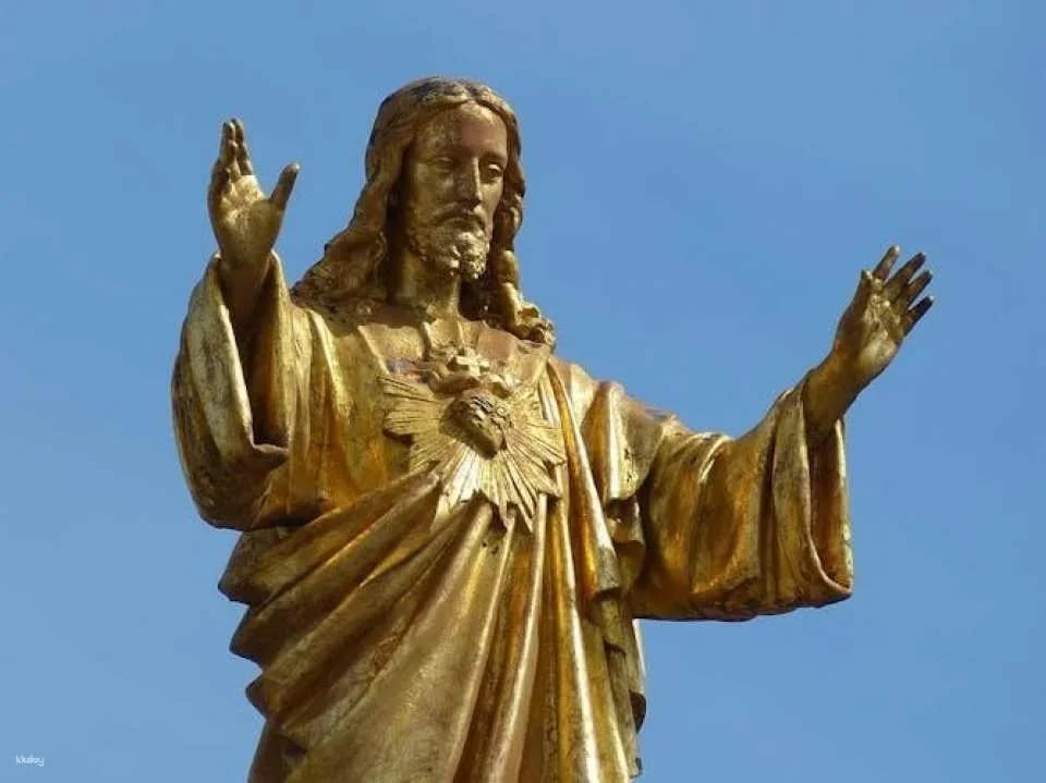Sanctuary Fátima and Little Shepherd Town guided tour