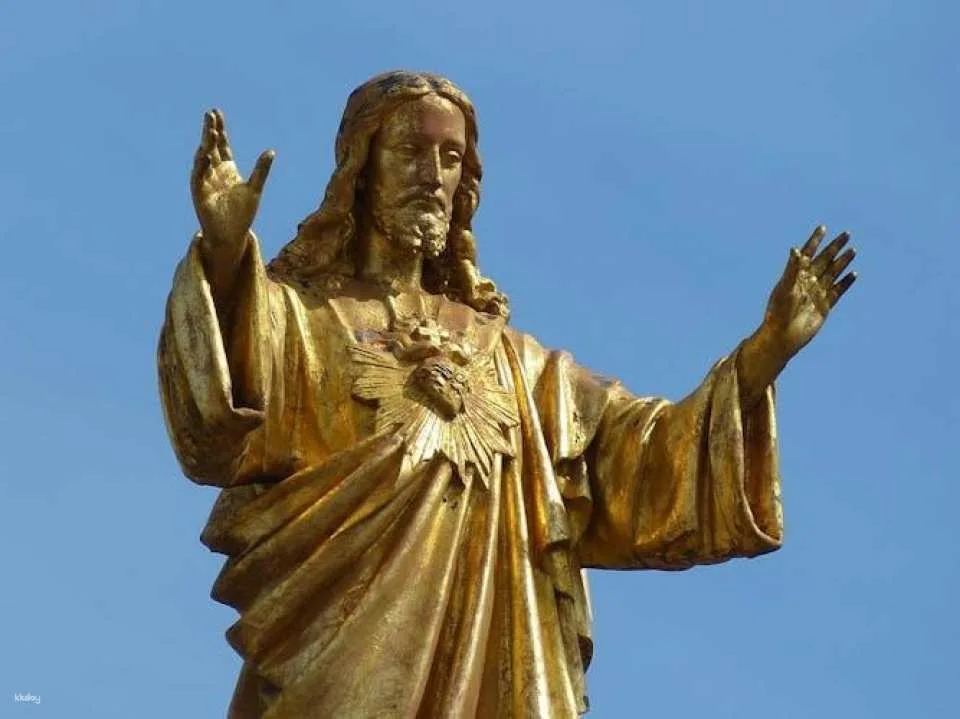 Sanctuary Fátima and Little Shepherd Town guided tour