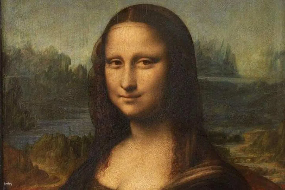 Louvre Museum's iconic artworks small group guided tour in English