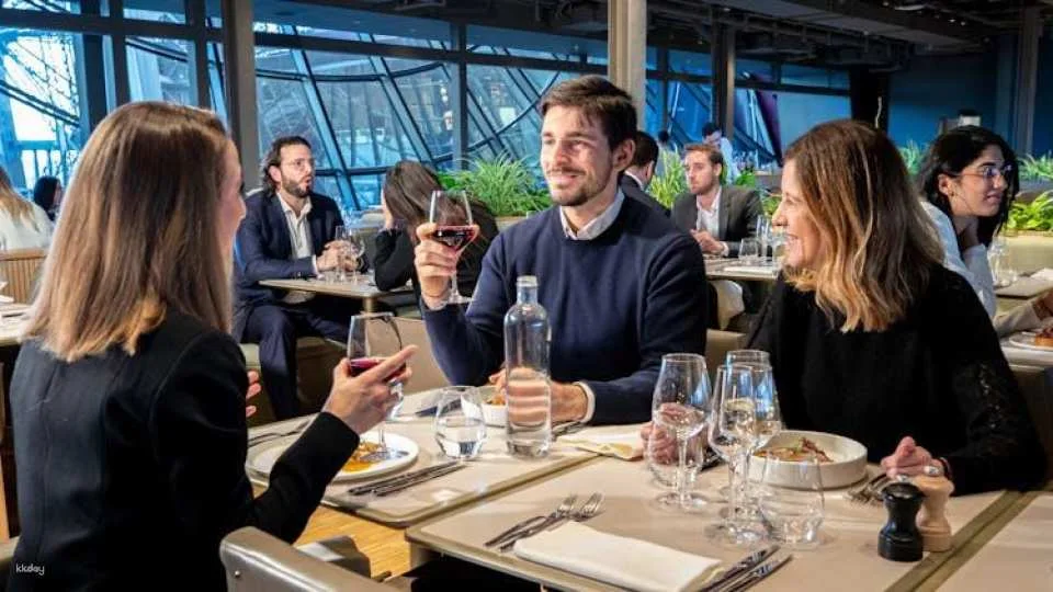 Lunch or dinner at the Eiffel Tower