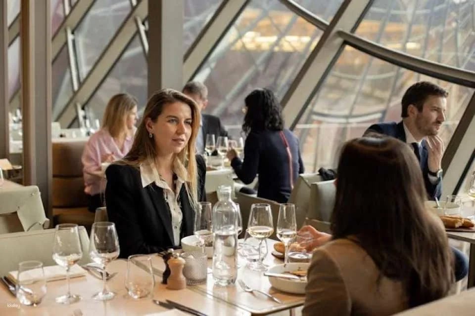 Lunch or dinner at the Eiffel Tower
