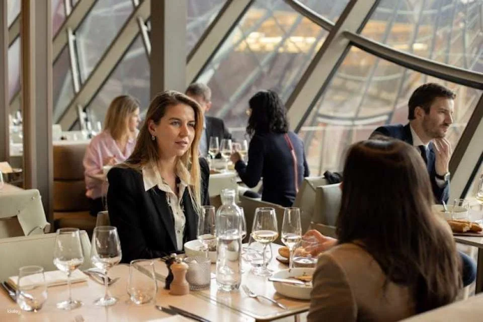 Lunch or dinner at the Eiffel Tower