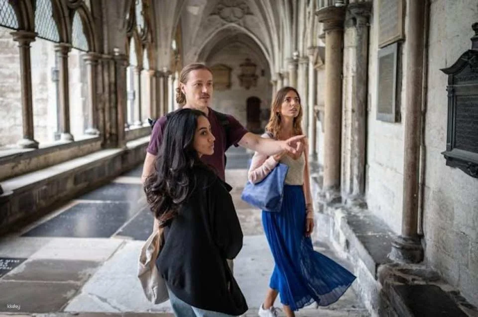 Classic London guided tour with skip-the-tickets to Westminster Abbey