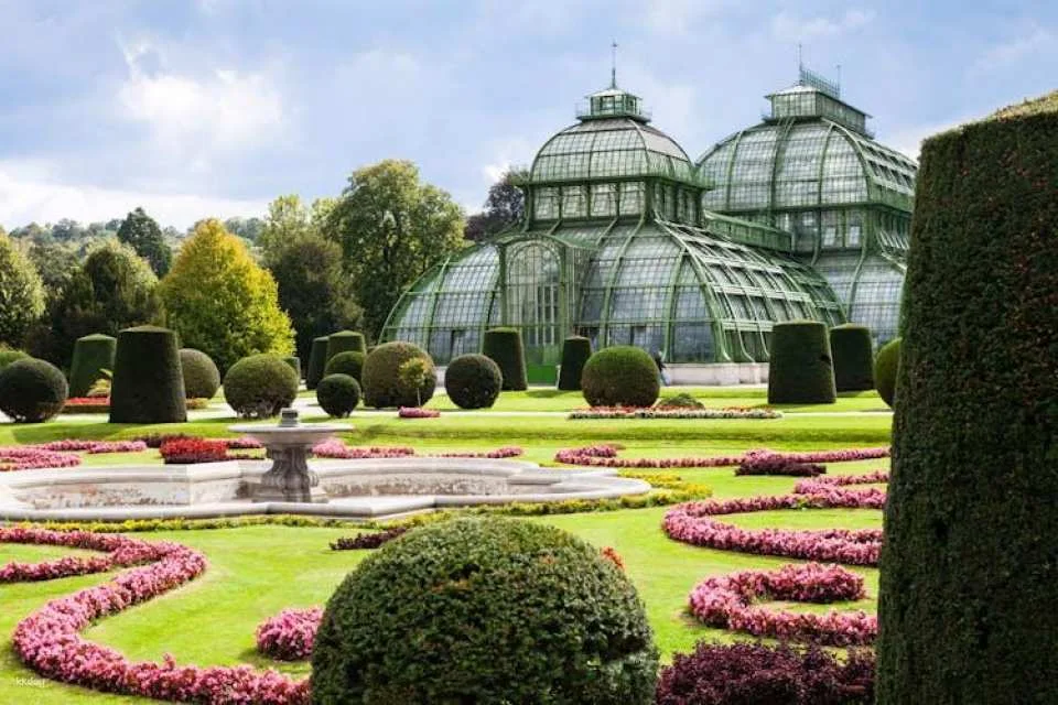 Skip-the-line tickets for Schönbrunn Palace and guided tour