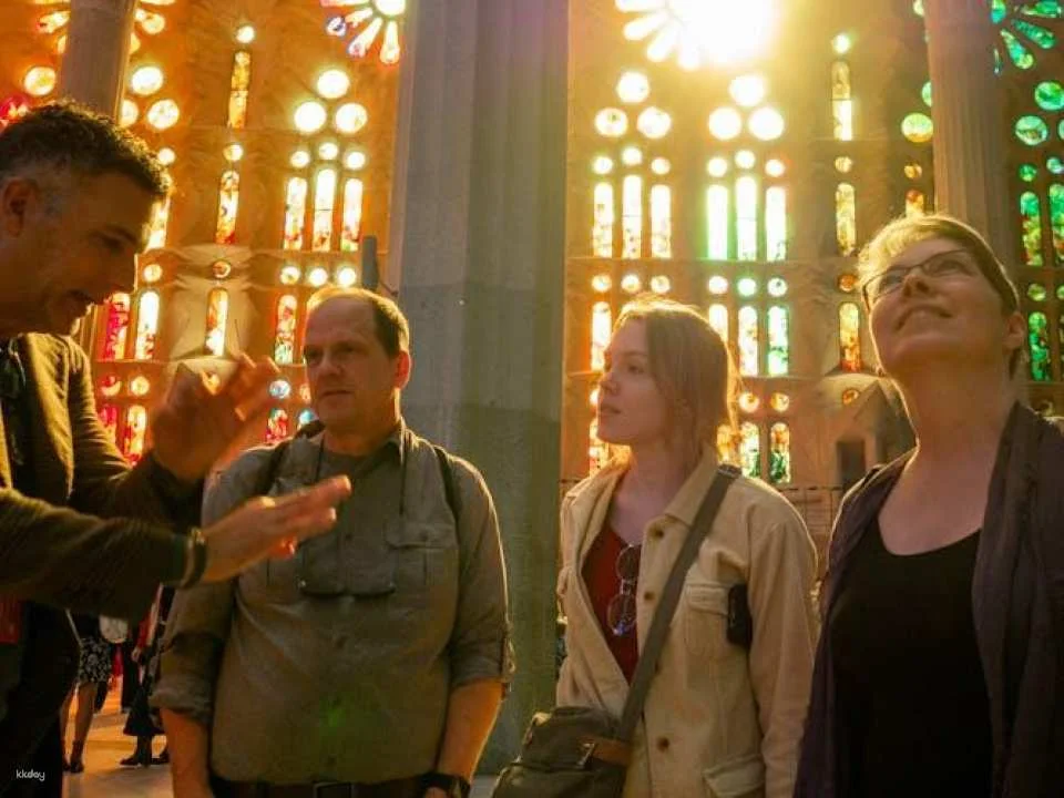 In-Depth Tour of Gaudí's Sagrada Família in a Small Group