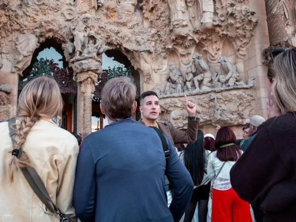 In-Depth Tour of Gaudí's Sagrada Família in a Small Group