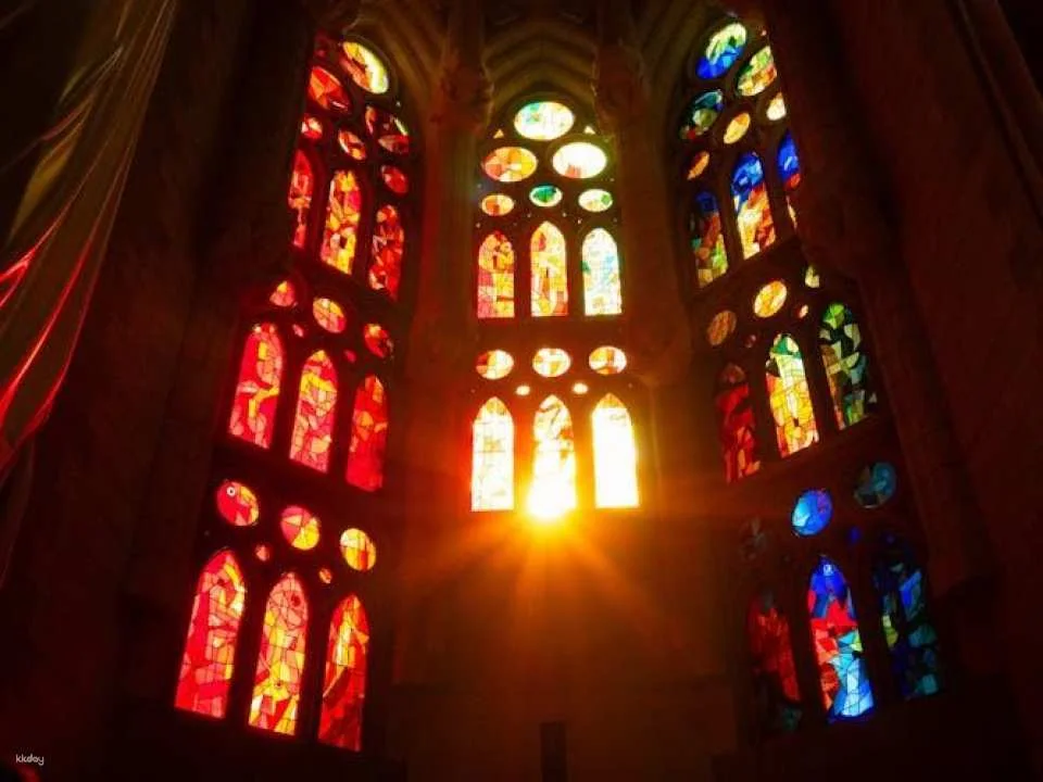 In-Depth Tour of Gaudí's Sagrada Família in a Small Group