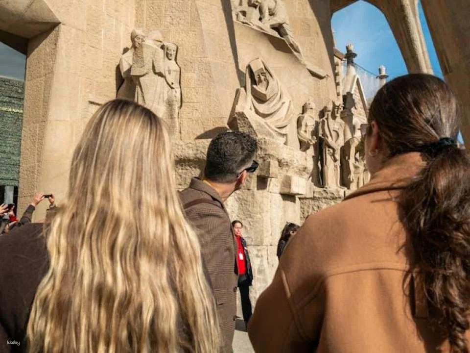 In-Depth Tour of Gaudí's Sagrada Família in a Small Group