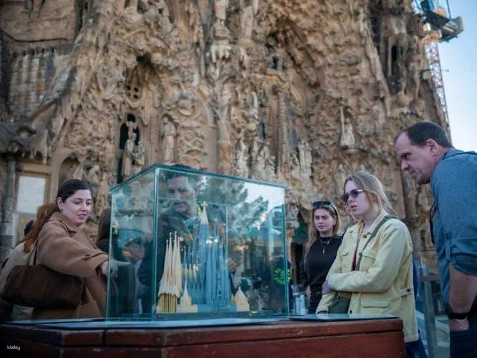 In-Depth Tour of Gaudí's Sagrada Família in a Small Group