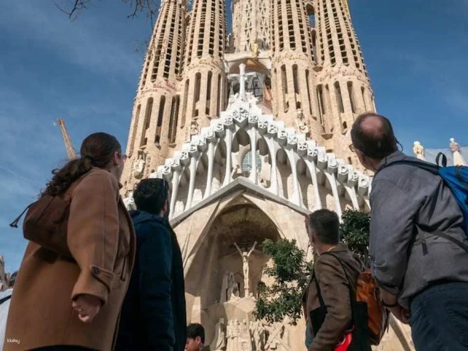 In-Depth Tour of Gaudí's Sagrada Família in a Small Group