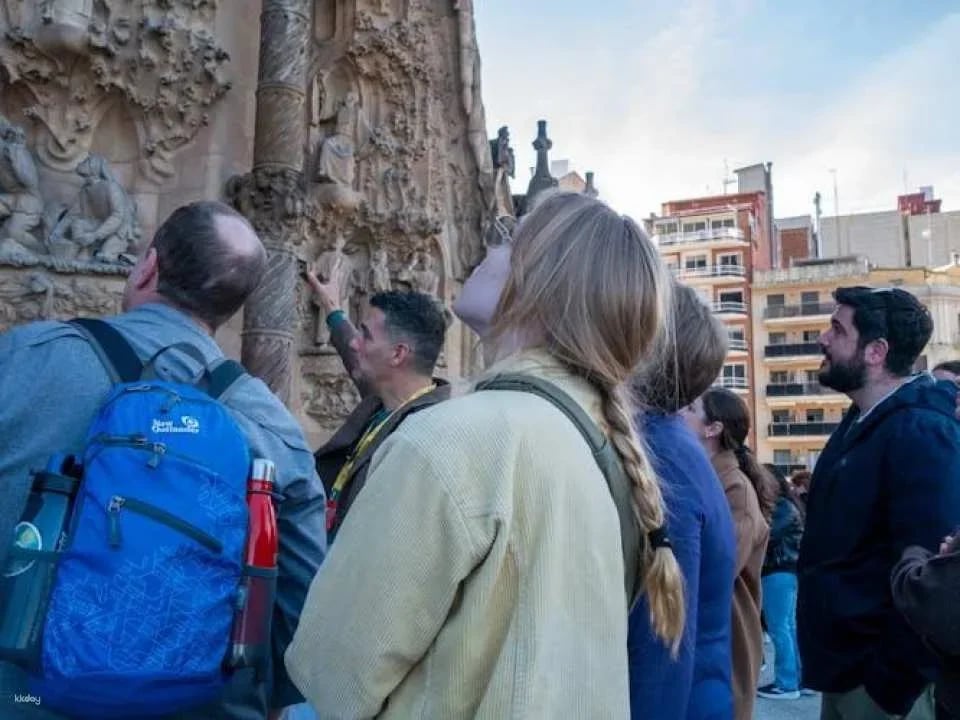 In-Depth Tour of Gaudí's Sagrada Família in a Small Group