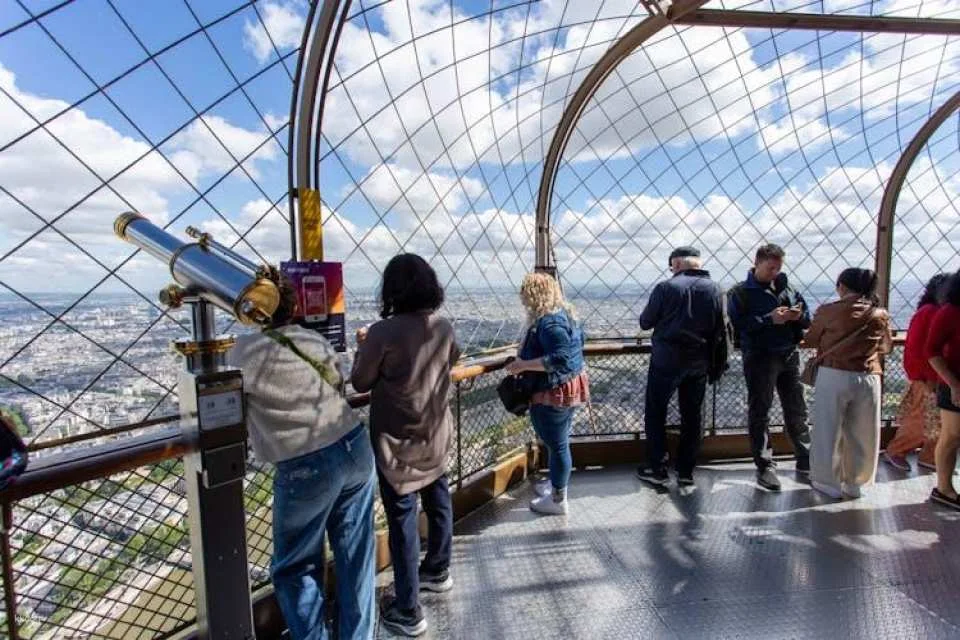 Eiffel Tower guided tour by elevator