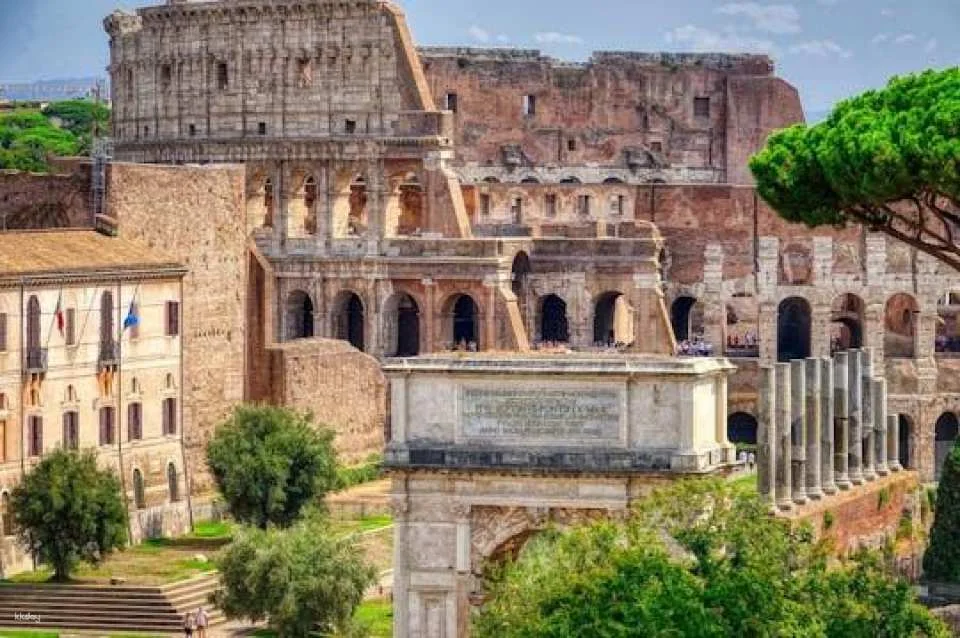 Portuguese guided tour of Ancient Rome highlights