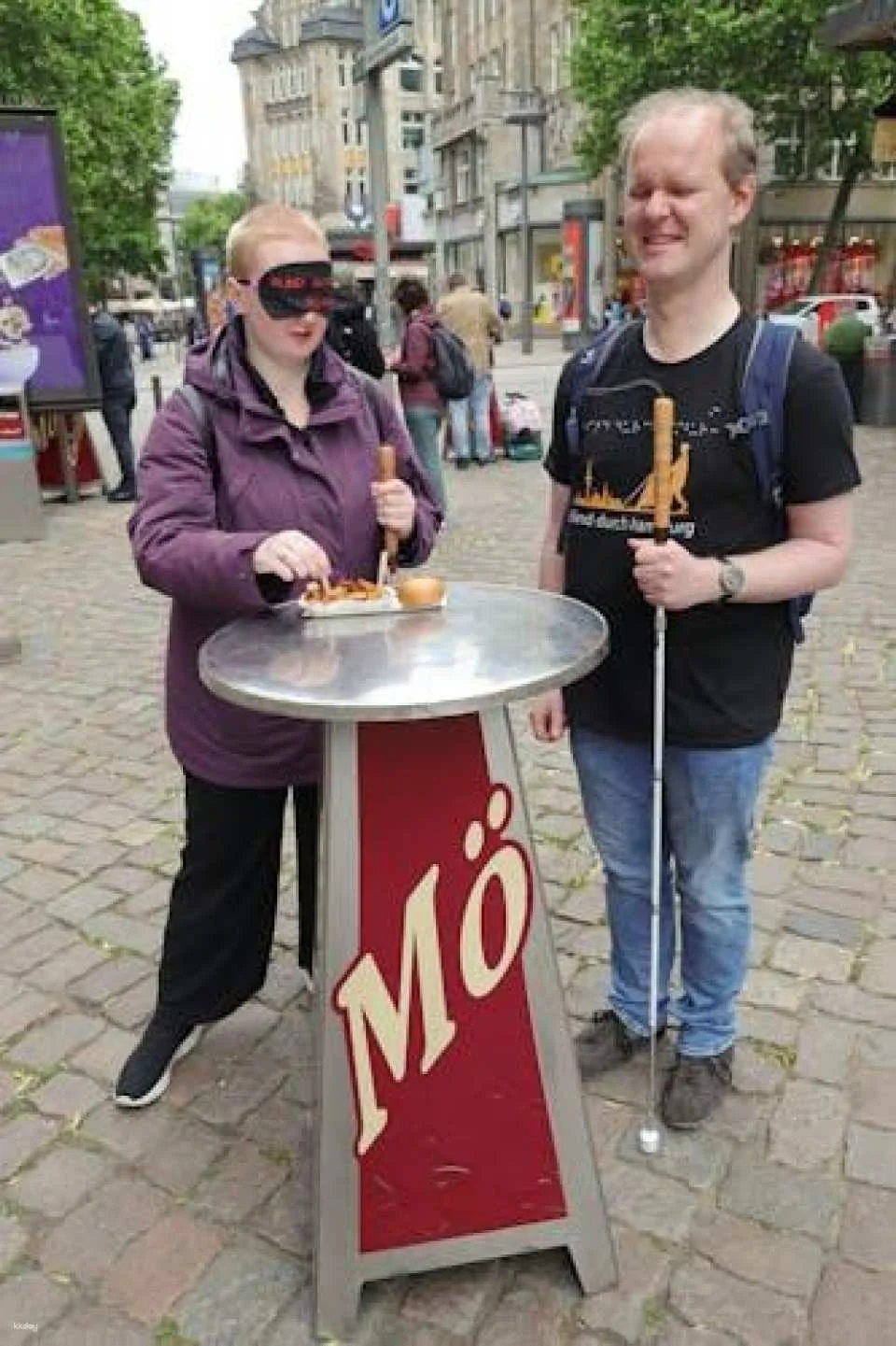 Blind city walking tour in Hamburg guided by a blind person