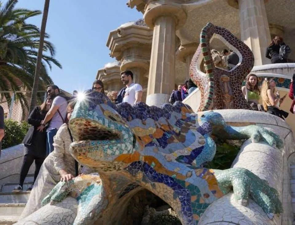 Park Güell and Sagrada Familia guided tour with tower access