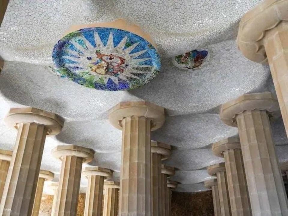 Park Güell and Sagrada Familia guided tour with tower access