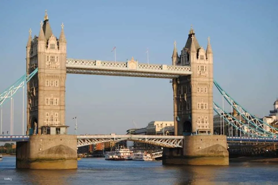 Private chauffeured half-day London tour