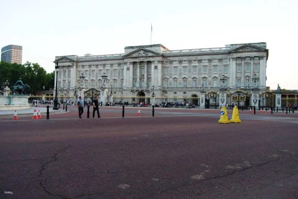 Private chauffeured half-day London tour