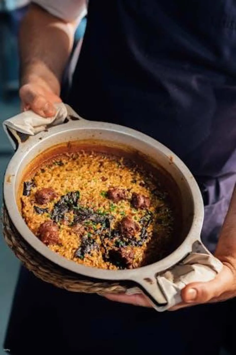 Private tapas and wine experience tour in Barcelona