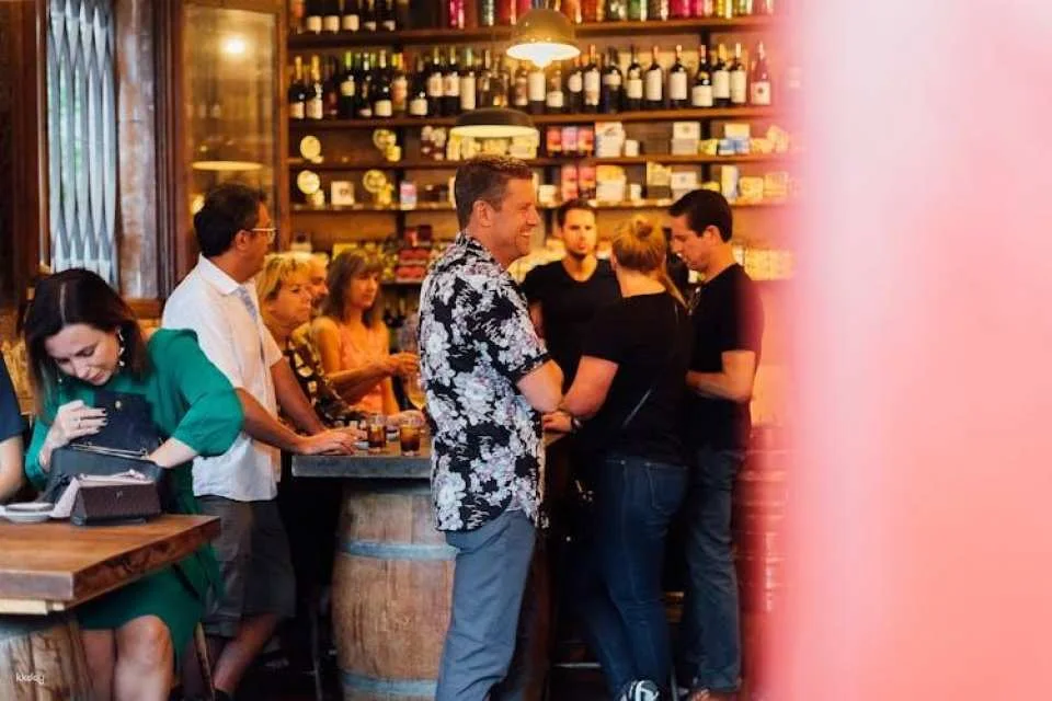 Private tapas and wine experience tour in Barcelona