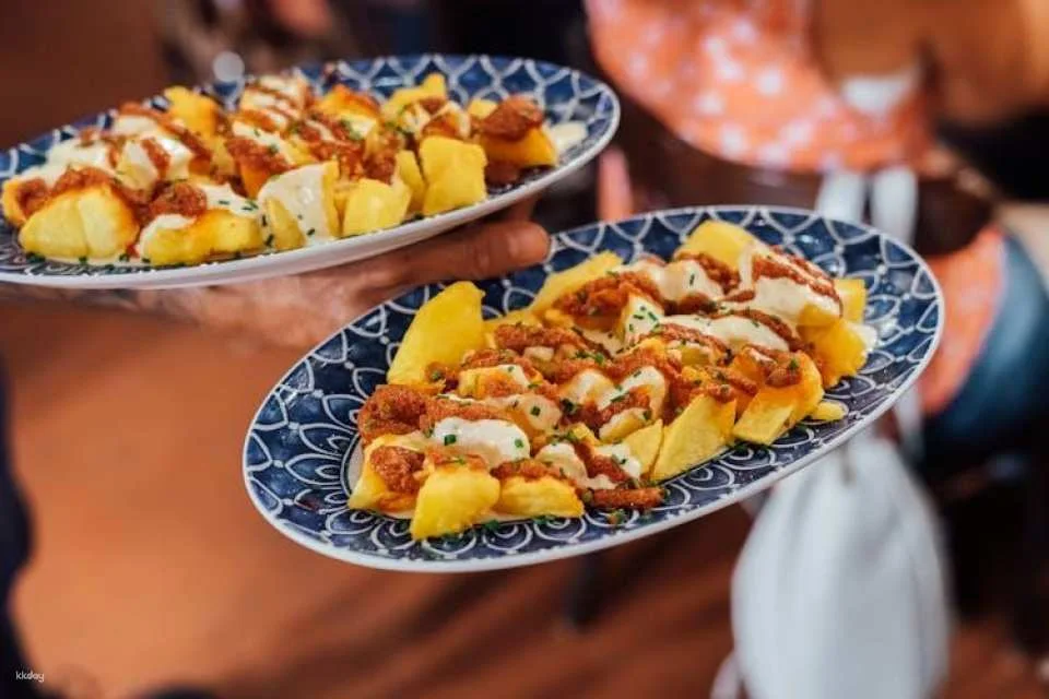 Private tapas and wine experience tour in Barcelona