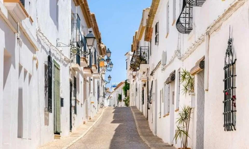 Costa Blanca in One Day: Guadalest, Altea and Algar Waterfalls