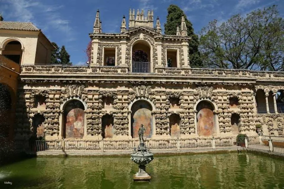 Sevilla Alcázar guided tour with priority access tickets
